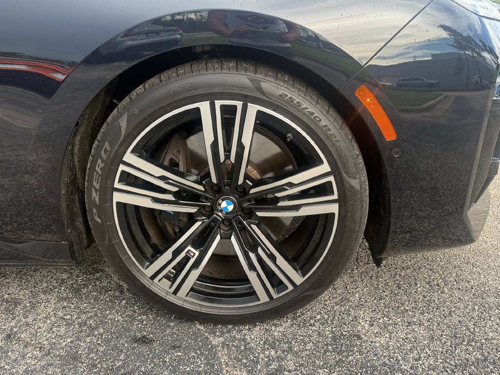 Used 2025 BMW i7 eDrive50 w/ M Sport Package RWD image 10