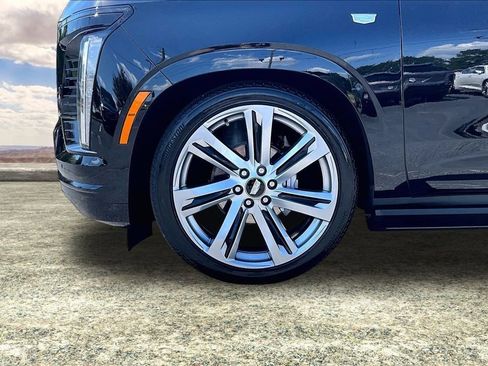 Used 2026 Cadillac Escalade Platinum Sport w/ LPO, Floor Liner Package AWD/4WD image 35