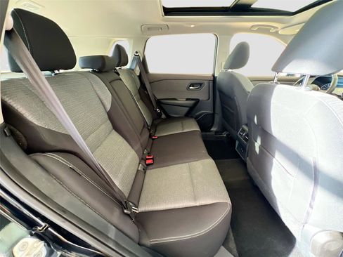 Used 2021 Nissan Rogue SV image 29