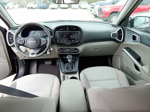 Certified 2025 Kia Soul LX w/ LX Technology Package image 25