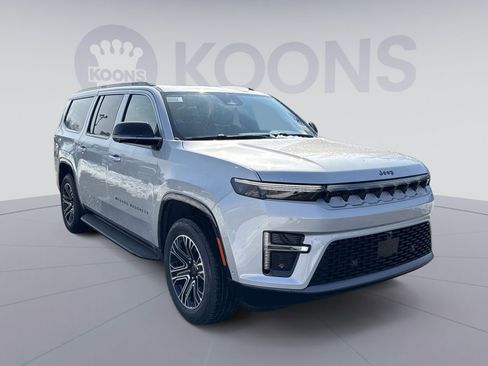 New 2026 Jeep Grand Wagoneer L 4WD w/ Premium Group I image 10