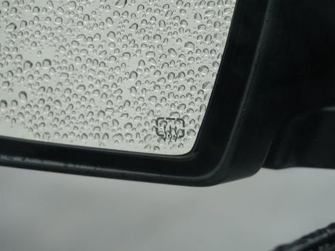 Used 2023 Jeep Compass Latitude image 36