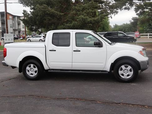 Used 2006 Nissan Frontier SE w/ (P01) Power Pkg AWD/4WD image 3