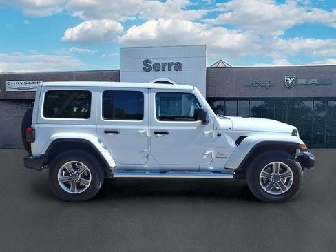 Used 2021 Jeep Wrangler Unlimited Sahara AWD/4WD image 8