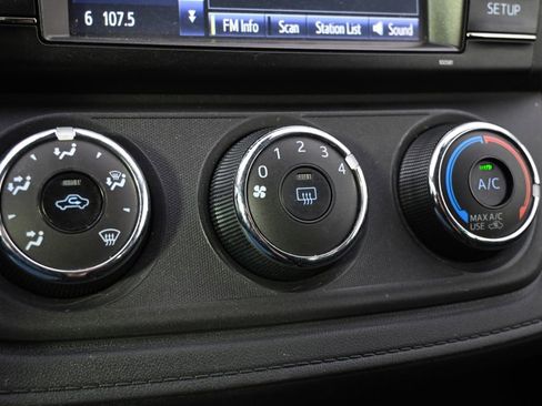 Used 2018 Toyota RAV4 LE w/ All Weather Liner Package FWD image 31