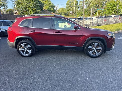 Used 2019 Jeep Cherokee Limited AWD/4WD image 3