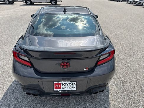 Used 2022 Toyota GR86 RWD image 5