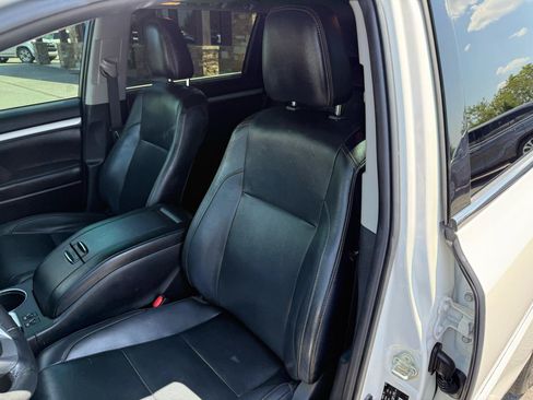 Used 2019 Toyota Highlander XLE AWD/4WD image 12