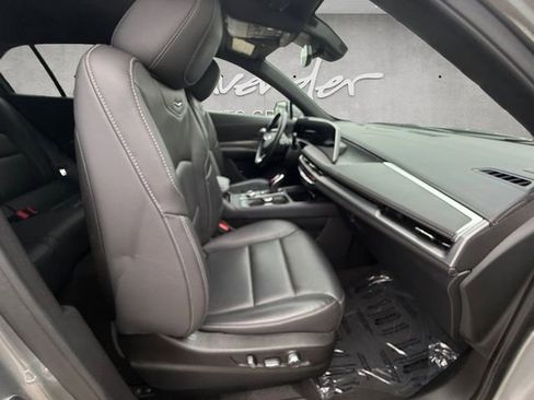 Used 2025 Cadillac XT4 Premium Luxury FWD image 24