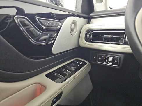 Certified 2025 Lincoln Aviator Reserve w/ Equipment Group 201A AWD/4WD image 32