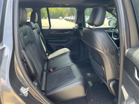 Used 2025 Jeep Grand Cherokee Altitude AWD/4WD image 35