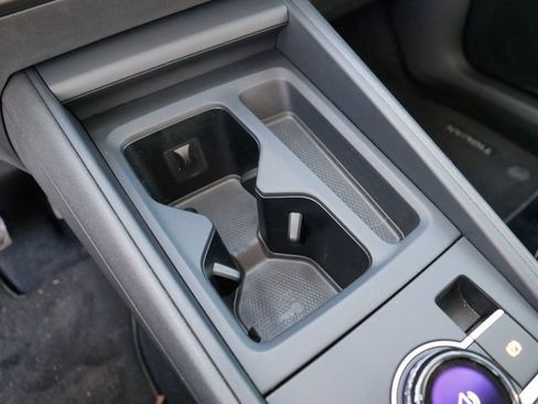 Used 2025 Volkswagen Tiguan SE image 29