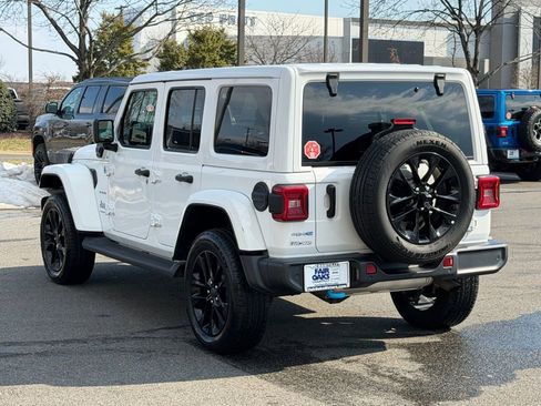 Used 2024 Jeep Wrangler Unlimited Sahara w/ Safety Group image 8