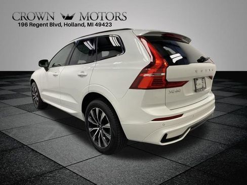 Used 2025 Volvo XC60 B5 Core AWD/4WD image 4