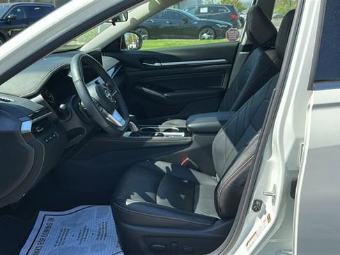 Certified 2023 Nissan Altima 2.5 SR w/ SR Premium Package AWD/4WD image 9