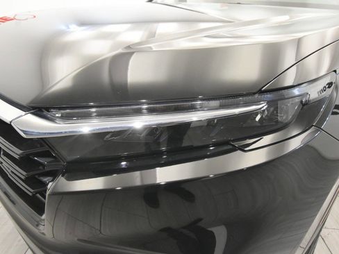 Used 2024 Honda CR-V EX image 9
