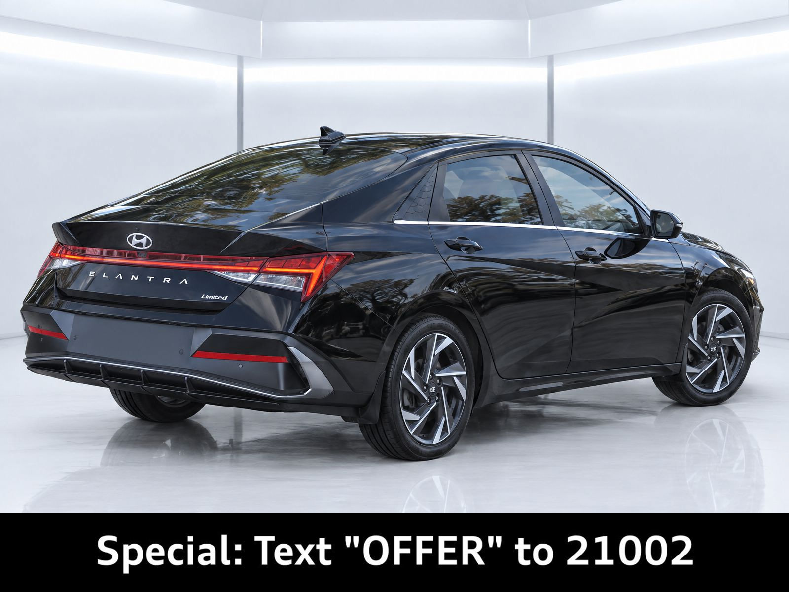 Used 2024 Hyundai Elantra Limited FWD image 4