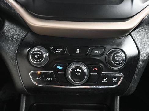 Used 2014 Jeep Cherokee Sport w/ Cold Weather Group AWD/4WD image 20