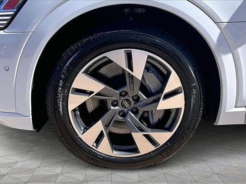 Used 2022 Audi e-tron Premium Plus w/ Premium Plus Package image 8
