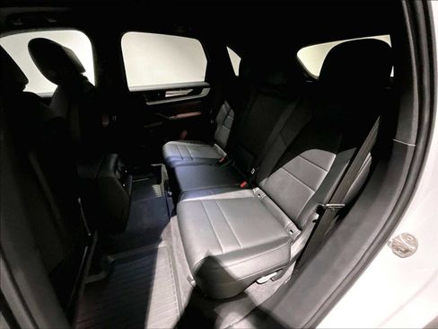 Used 2025 Porsche Cayenne image 29