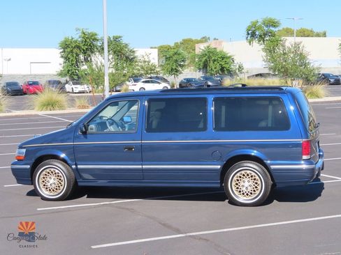 Used 1995 Chrysler Town & Country 4dr Wagon FWD image 11