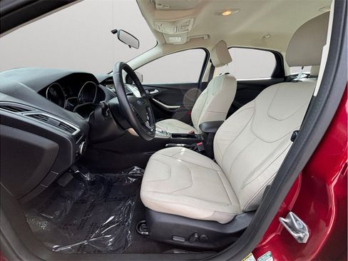 Used 2015 Ford Focus Titanium FWD image 2
