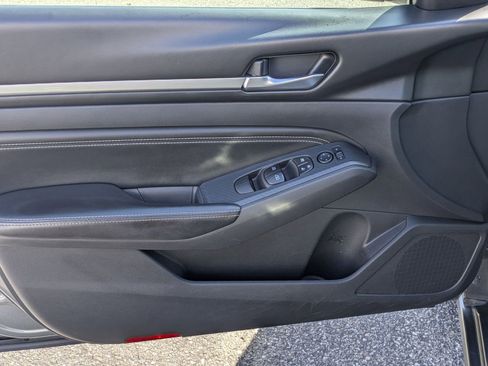 Used 2019 Nissan Altima 2.5 SL FWD image 11