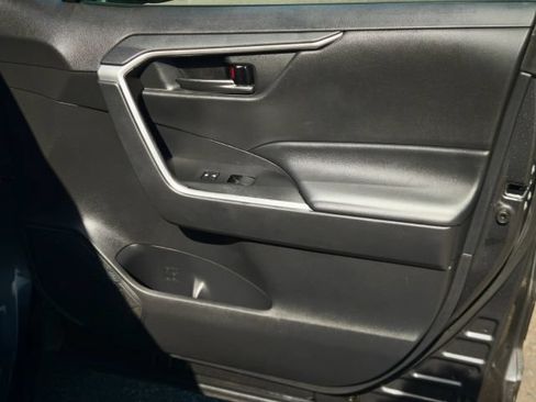 Used 2021 Toyota RAV4 LE w/ Carpet Mat Package (TMS) FWD image 27