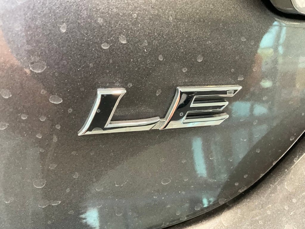 Used 2017 Toyota Camry LE FWD image 21