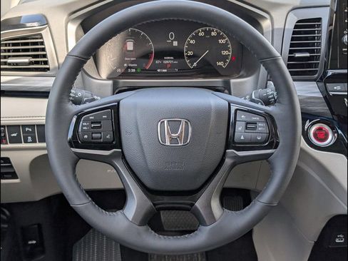 Used 2025 Honda Odyssey Elite image 13
