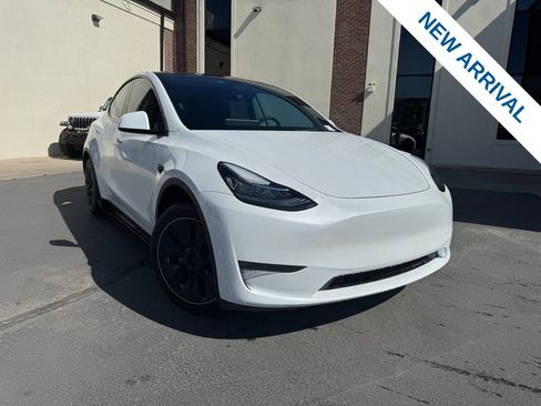 Used 2023 Tesla Model Y Long Range AWD/4WD image 1