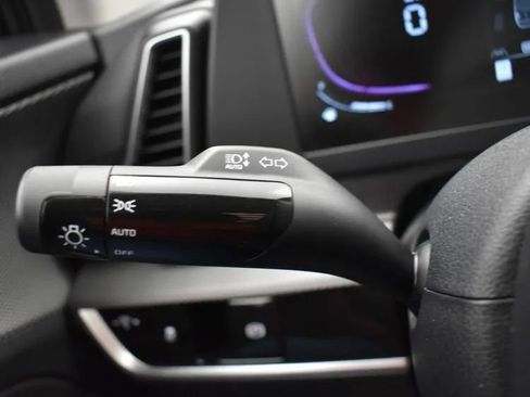 Used 2025 Kia Sportage LX image 25