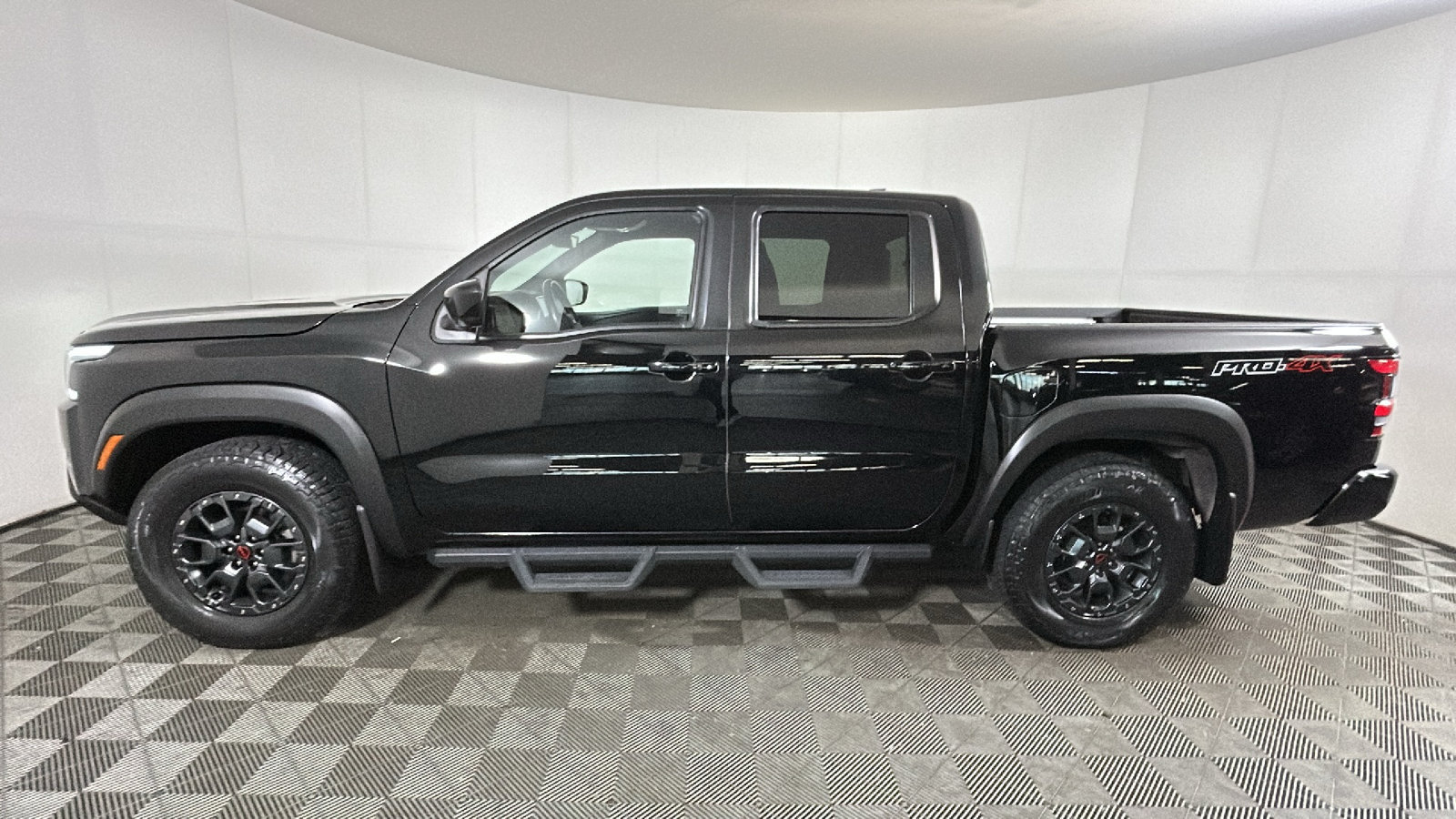 Used 2024 Nissan Frontier PRO-4X w/ Pro Premium Package AWD/4WD image 7