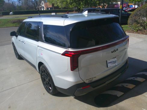 Used 2025 Kia Carnival SX Prestige image 10