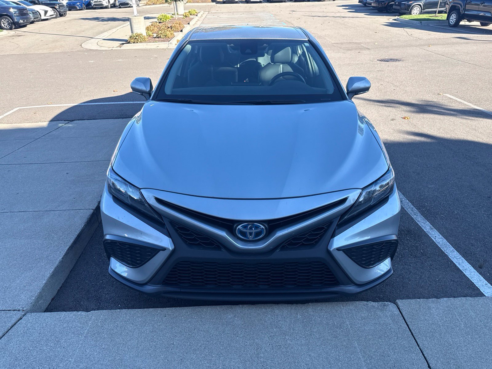 Used 2024 Toyota Camry SE FWD image 2