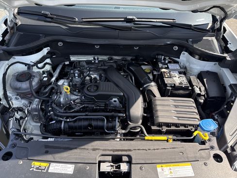Used 2024 Volkswagen Taos SEL AWD/4WD image 36