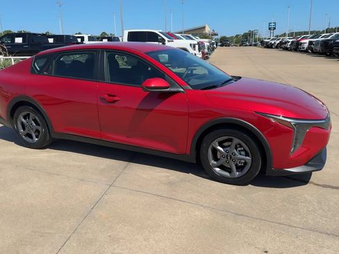 Used 2025 Kia K4 FWD image 3