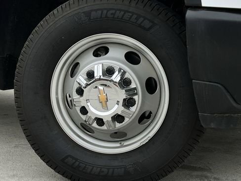 Used 2025 Chevrolet Silverado 3500 W/T image 9