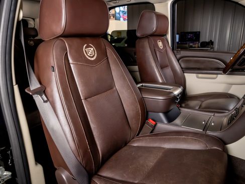 Used 2014 Cadillac Escalade Platinum image 29