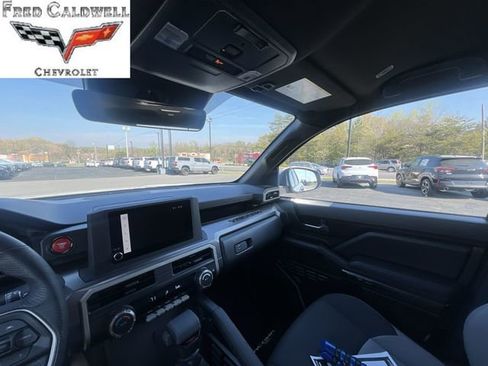 Used 2025 Toyota Tacoma TRD Off-Road image 11