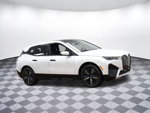 Used 2025 BMW iX xDrive50 w/ Premium Package image 5