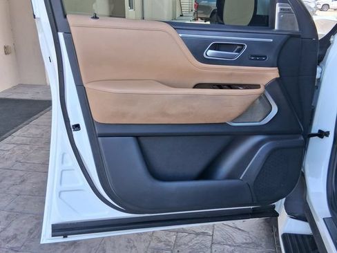 Used 2025 INFINITI QX80 Sensory AWD/4WD image 17