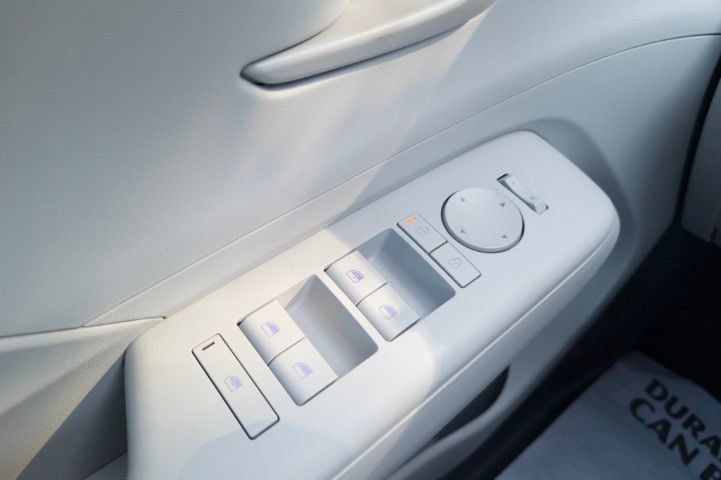 New 2027 Hyundai Kona SE FWD image 31