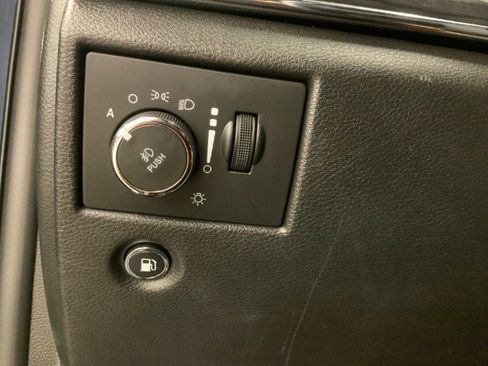 Used 2019 Jeep Grand Cherokee Overland image 28