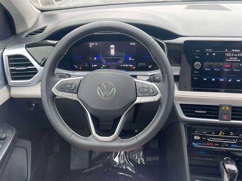 New 2026 Volkswagen Taos SE image 14