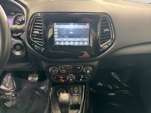 Used 2018 Jeep Compass Latitude w/ Popular Equipment Group AWD/4WD image 6