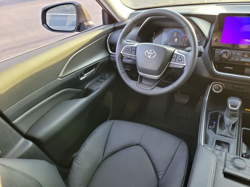 Certified 2025 Toyota Grand Highlander AWD image 18