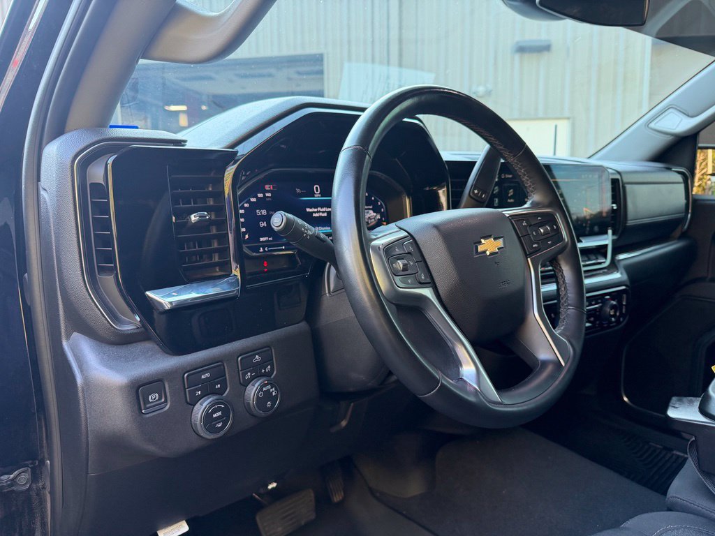 Used 2024 Chevrolet Silverado 1500 LT AWD/4WD image 8