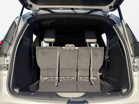 New 2026 Chrysler Pacifica Limited image 18