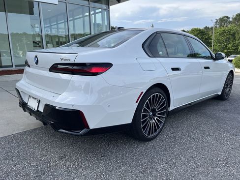 Certified 2025 BMW 740i w/ Premium Package RWD image 8